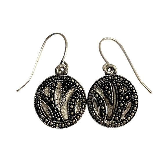 Metal Design Small Round Dangle Earrings - Picture 11 of 11